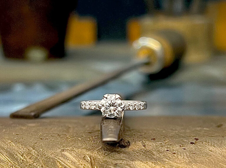 Syy Sormusten Herran töistään ”lintsaamiselle”