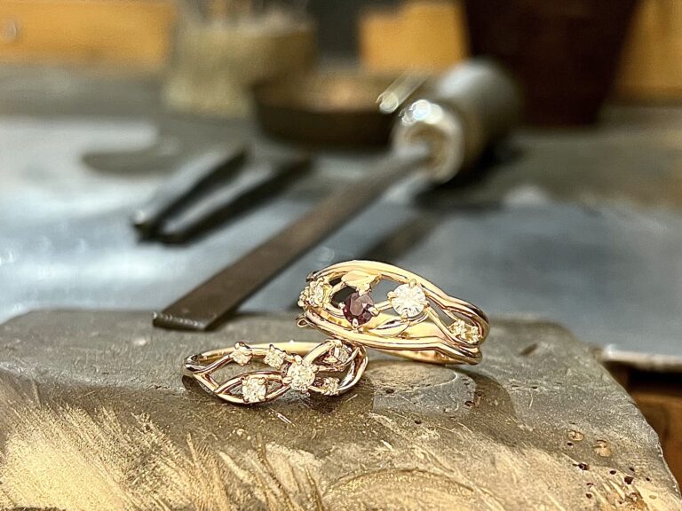 Ostetuista, perityistä ja löydetyistä koruista syntyi kaksi uutta