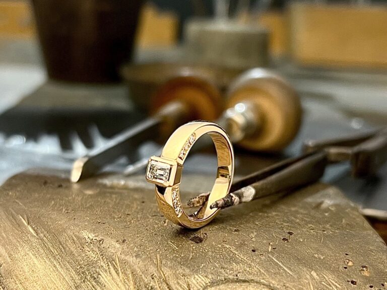 Tuohisormuksesta kultasormukseksi